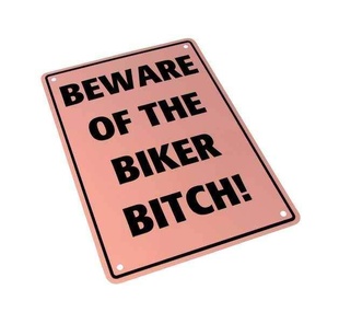 Parkovací cedule Beware of the Biker Bitch