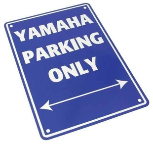 Parkovací cedule Yamaha parking only